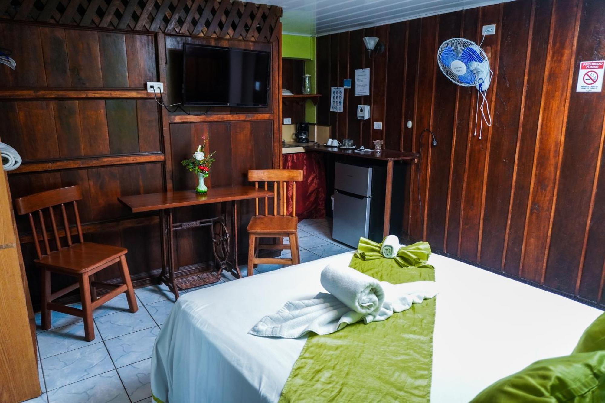 Hospedaje Angeluz Quesada  Екстер'єр фото